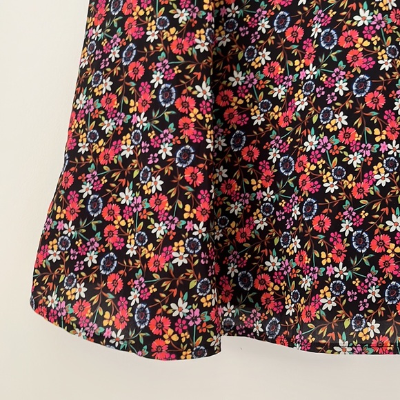 REVIEW Daisy Chain Black Floral Fit and Flare Midi Dress - Picture 9 of 14